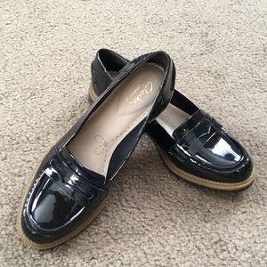 Clarks Classic Women's Preppy Black Patent Loafers